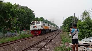 Keberangkatan KA Ranggajati Dari Stasiun Gubeng Surabaya [upl. by Larrie]