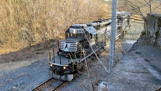 Norfolk Southern H66 SD40s 3364 amp 6400 tackle the Upper Lehigh [upl. by Wassyngton959]