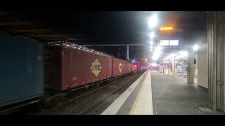 NR110 76 QL006 014 020 pass each other at Penrith Station in July 2024 [upl. by Yob]