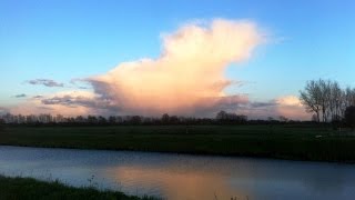 Weerbericht maandagochtend Buien en soms zon [upl. by Finnegan]