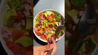 La salade Cobb est une recette américaine de salade composée [upl. by Oz]