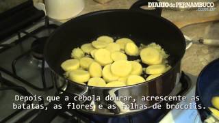 Aprenda a fazer um gratinado de batatas com brócolis salmão defumado e amêndoas [upl. by Sybilla]