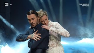 Lo Slowfox di Federica Pellegrini e Angelo Madonia  Ballando con le Stelle 02112024 [upl. by Abbott]