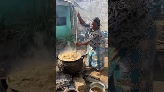 Le repas des invités de la pèlerine Hadja Sylla [upl. by Weaks184]