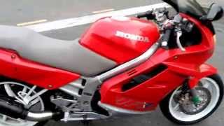 HONDA VFR 750 F RC36 de 1990 en frio [upl. by Annatnas]