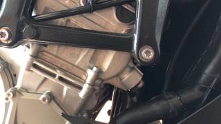 BMW s1000rr rattle on startup Cam chain tensioner [upl. by Hemetaf]