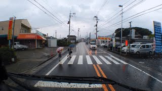 横断歩道で止まったら礼儀正しく頭を下げていく子達 トラックの車窓 [upl. by Bennir]