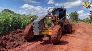 LIMPEZA E PATROLAMENTO DE RUAPatrolMotoniveladoraPatrolaRoad GraderMotor Grader [upl. by Buehrer]