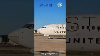 Beautiful Boeing 737824  United Airlines N26210  STAR ALLIANCE Livery    AGE  25 Years [upl. by Nickey]