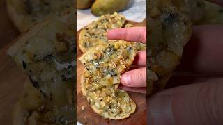 TOSTA DE PERA Y ROQUEFORT 🍐🍞 ¡Un espectáculo youtubeshorts receta [upl. by Jopa251]