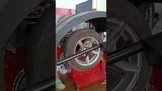 Alloy Wheel balancing shorts car alignment balancing hunter machine viralvideo [upl. by Eylhsa315]