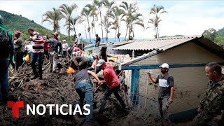 Alud de tierra sepulta una escuela con 20 niños en Colombia  Noticias Telemundo [upl. by Reedy]