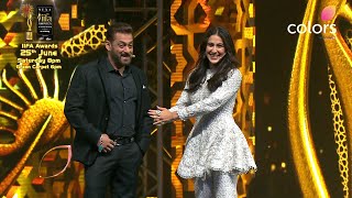 Iifa Award Sara Ali Khan calls Salman Khan quotUNCLEquot [upl. by Hoopes]