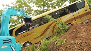 Bus Crash Recovery By Excavator Kobelco SK75 And CAT 320D2 Extended [upl. by Osmond]