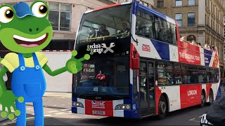 Gecko on a LONDON Tour Bus・Geckos Real Vehicles・Buses For Children・Virtual Tour・Learning Video [upl. by Wixted]