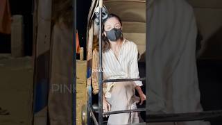 Alia Bhatt Takes AUTORICKSHAW Ride Home After Shoot 😍  shorts viralvideo bollywood aliabhatt [upl. by Adnorat]