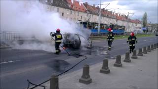 Bardzo groźny pożar samochodu we Wrocławiu samochód w płomieniach [upl. by Aynav]