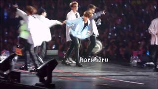 FANCAM BTS THE WINGS TOUR SAITAMA JUNGKOOKFOCUS quotOTSUKAREquot SOPE SONG TAEKOOK MOMENT [upl. by Ennairb]