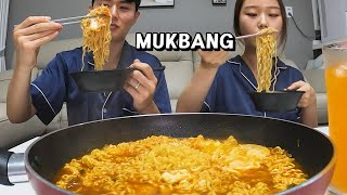 진라면 김치 야식 라면 먹방ASMR MUKBANG SPICY NOODLES amp KIMCHI ラーメン キムチ 夜食 eating sounds [upl. by Sirotek943]