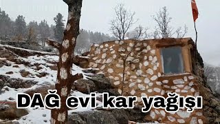 DAĞ EVİ FIRTINALI KAR YAĞIŞI DAĞ EVİNDE FIRIN KÖYDE HAYAT VAREski video [upl. by Keane161]