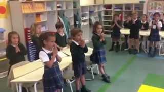 Alumnos de Infantil rezan en inglés [upl. by Vanna]