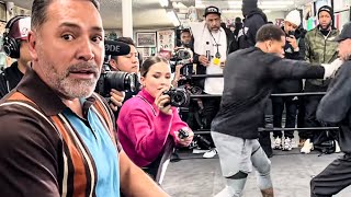 De La Hoya WATCHES Devin Haney workout with CONCERNED look for Ryan Garcia amp gets warned “BETTER BE” [upl. by Thgirw]