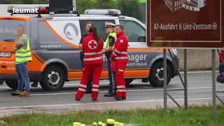 Person auf Westautobahn bei Ansfelden von LKW erfasst und getötet [upl. by Britta73]