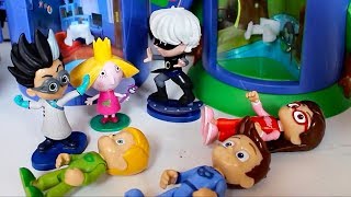 Romeo ruba i set di trasformazione dei Pj Masks Super Pigiamini Storie con i Giocattoli [upl. by Toby]