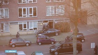 Buurtbewoners filmen hoe Gökmen T afgevoerd wordt  RTL NIEUWS [upl. by Brackely181]