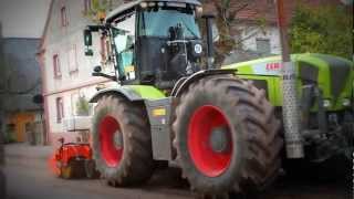 Claas Xerion 3800 kehrt Strasse [upl. by Rains]