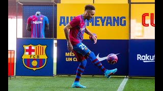 AUBAMEYANGS FIRST TOUCHES AS A BARÇA PLAYER IN HIS OFFICIAL PRESENTATION ⚽💙❤️ [upl. by Eninnej205]