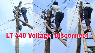 LT 440  Voltage  Disconnect  Work  Lineman [upl. by Lawford]