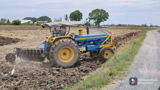 trekta ford tarik pelau 7 piring di gunung keriang Kedah Malaysia paddy feild plouging [upl. by Milurd873]