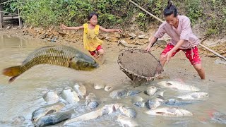 The single mother went to the pond to catch fish and sell it to earn money to make ends meet [upl. by On582]