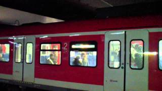 Am Abend im Düsseldorfer Hauptbahnhof BR 422 amp BR 143 HD [upl. by Arahas]