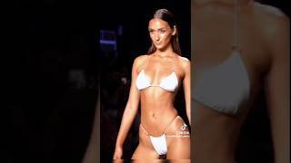 Priscilla Ricart  Pasarela en Bikini la muñequita Fashion de Miami Swim Week [upl. by Belamy966]