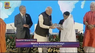 PM Modi honouring MAM for the largest contribution to SwachhaBharat Kosh [upl. by Pathe861]