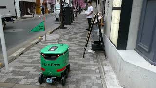 Uber Eats ロボットデリバリー 目的地の店舗に到着 [upl. by Hogarth]