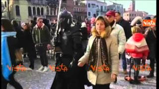 CARNEVALE DI VENEZIA AL VIA  LE PRIME MASCHERE [upl. by Maltzman]