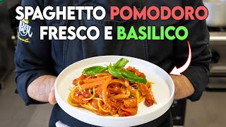 Spaghetto Pomodoro e Basilico  Ricetta Semplice e Gustosa [upl. by Enneibaf]