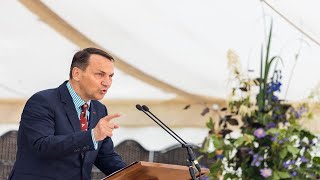 SIKORSKI O ROSJI NIEBEZPIECZEŃSTWO JEST ZNACZNIE BLIŻEJ  KOMENTARZ POLITYKA W WIELKIEJ BRYTANII [upl. by Dhiren]