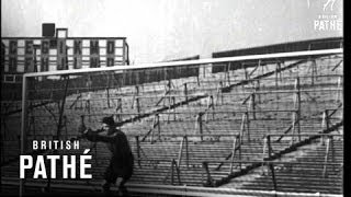 Famous Football Teams In Training No 2  Sunderland 1934 [upl. by Kenrick]