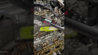 Torquing head bolts on 05 Acura Tl using harborfreight icon torque wrenchacuraacuratl [upl. by Avilo]