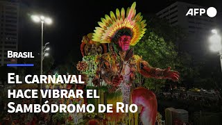 El carnaval hace vibrar el Sambódromo de Rio  AFP [upl. by Ahsekyw]