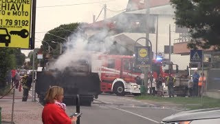 EPIC VIDEO  INCENDIO MACCHINA ASFALTATRICE ARRIVO CARABINIERI IN SIRENA Olgiate Olona [upl. by Llewellyn]