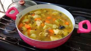 Caldo de Pollo Con Zanahorias y Papas [upl. by Irrak]