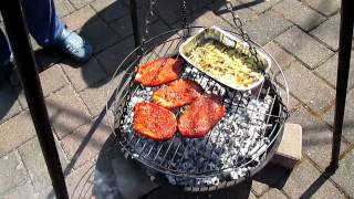 Steak Grillen auf dem Outdoor Grill beim BBQ auf dem Barbecue Grill [upl. by Tekcirk]