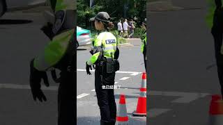 狐狸警官和兔子警官在一起工作 好可爱 谁会不喜欢两个小可爱一起很凶很凶的 兔子警官和狐狸警官 警察 police [upl. by Etteniotnna]