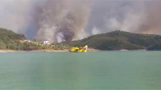 Abastecimento dos Canadair na Albufeira de Castelo de Bode 3 [upl. by Bouchier]