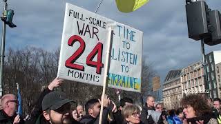 2 Jahre Ukrainekrieg  Gedenken am Brandenburger Tor [upl. by Karita980]